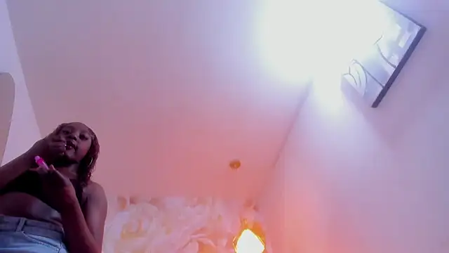 Snapshot of nylaroyale_cr chatting on February 8, 7:44 pm nylaroyale cr online show from February 8, 7:44 pm