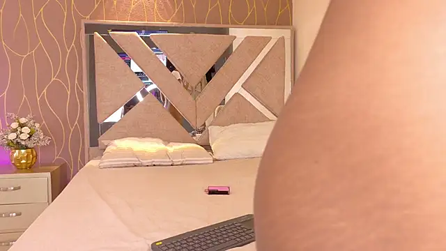 Snapshot of Sophia_blade1 chatting on February 13, 12:27 pm Sophia blade1 online show from February 13, 12:27 pm