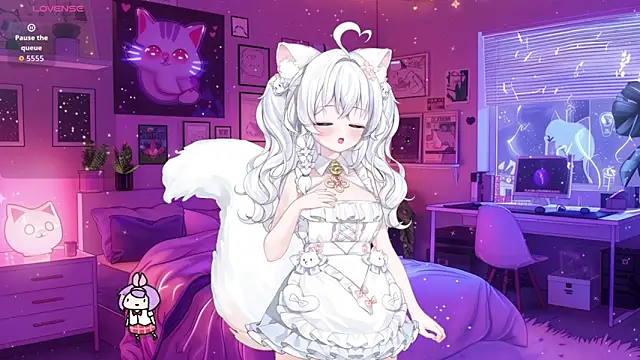 Snapshot of Emi_Glow chatting on February 17, 1:14 am Emi Glow online show from February 17, 1:14 am