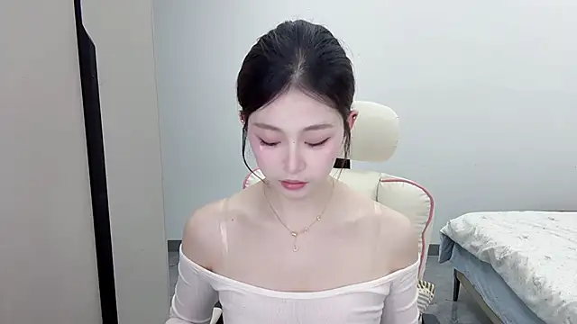 DYyyyyy-- online show from February 1, 12:03 pm