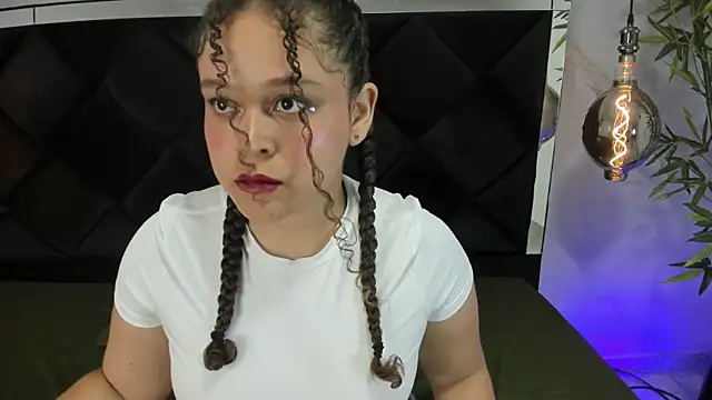 IrinaVoshh  online show from March 12, 7:07 pm