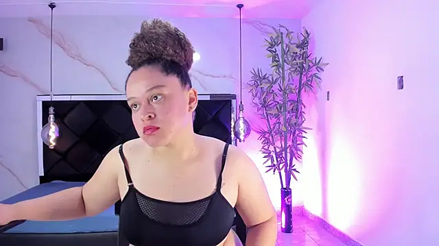 IrinaVoshh  online show from April 18, 7:07 pm