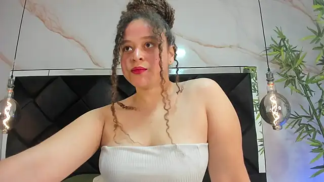 IrinaVoshh  online show from April 8, 7:15 pm