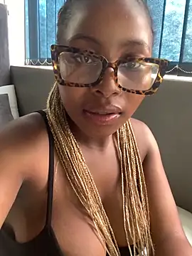 Snapshot of SexyLaylahx chatting on February 28, 10:26 am SexyLaylahx online show from February 28, 10:26 am