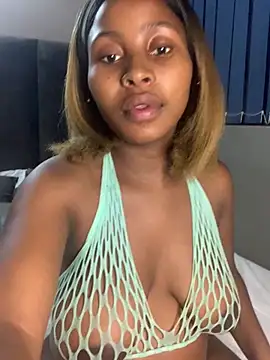 Snapshot of SexyLaylahx chatting on February 7, 10:07 pm SexyLaylahx online show from February 7, 10:07 pm