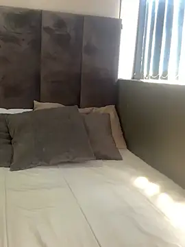 Snapshot of SexyLaylahx chatting on February 8, 12:25 pm SexyLaylahx online show from February 8, 12:25 pm