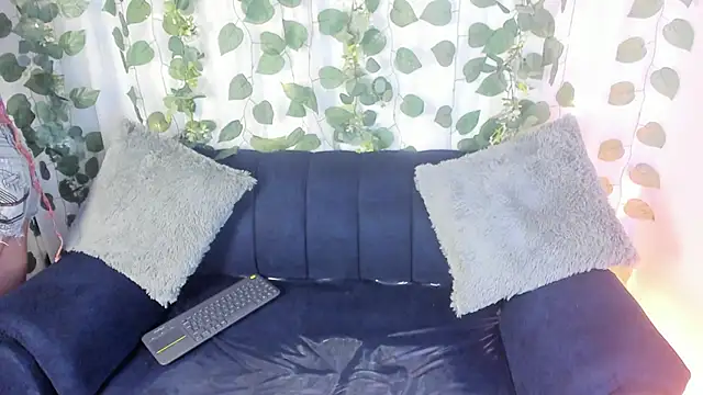 chloe petite2 online show from April 13, 12:09 pm