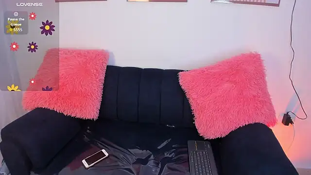 Snapshot of chloe_petite2 chatting on February 19, 1:52 pm chloe petite2 online show from February 19, 1:52 pm