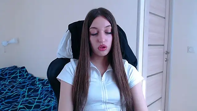 CutieWorm online show from February 23, 11:11 am