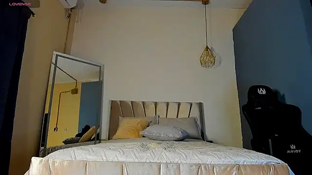 Snapshot of Alishaa_sweet chatting on February 23, 1:12 pm Alishaa sweet online show from February 23, 1:12 pm