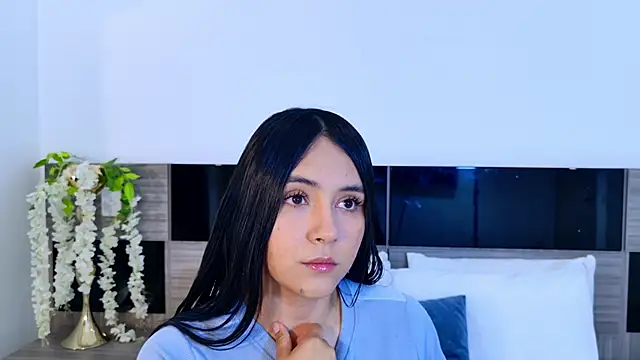 AlisonLamer online show from March 11, 12:10 pm