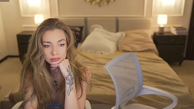 Snapshot of Zlata_Sky chatting on November 3, 7:50 pm Zlata Sky online show from November 3, 7:50 pm