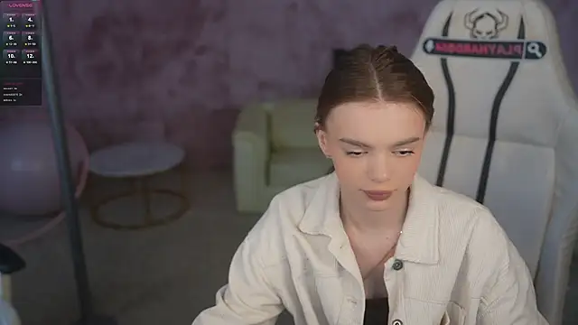 Snapshot of Zlata_Sky chatting on May 18, 6:56 pm Zlata Sky online show from May 18, 6:56 pm