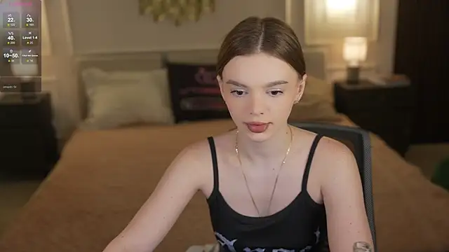 Snapshot of Zlata_Sky chatting on June 8, 3:01 pm Zlata Sky online show from June 8, 3:01 pm