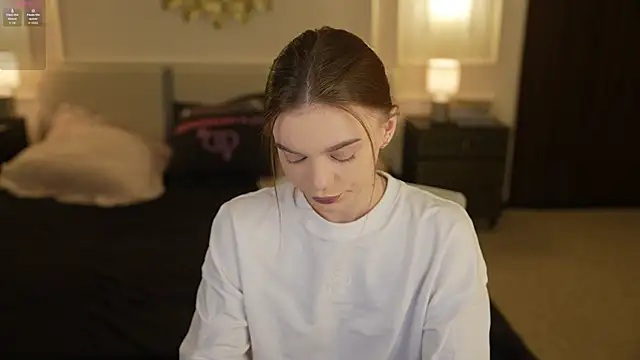 Snapshot of Zlata_Sky chatting on October 27, 3:46 pm Zlata Sky online show from October 27, 3:46 pm