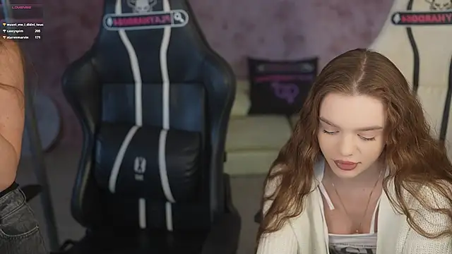 Snapshot of Zlata_Sky chatting on April 28, 6:45 pm Zlata Sky online show from April 28, 6:45 pm