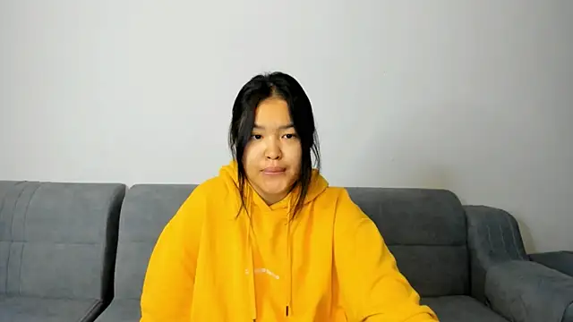 luna yum online show from February 17, 7:11 pm