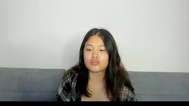 luna yum online show from February 25, 7:25 pm