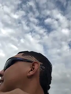 Snapshot of _Usher chatting on February 26, 9:59 pm Usher online show from February 26, 9:59 pm