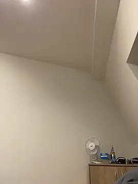 Snapshot of LeonieClaire chatting on February 10, 10:09 pm LeonieClaire online show from February 10, 10:09 pm