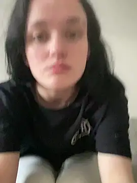 Snapshot of LeonieClaire chatting on February 23, 3:12 pm LeonieClaire online show from February 23, 3:12 pm