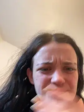 Snapshot of LeonieClaire chatting on March 3, 11:39 am LeonieClaire online show from March 3, 11:39 am