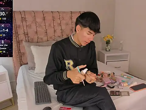 Snapshot of noah_lewiss chatting on February 26, 10:26 am noah lewiss online show from February 26, 10:26 am