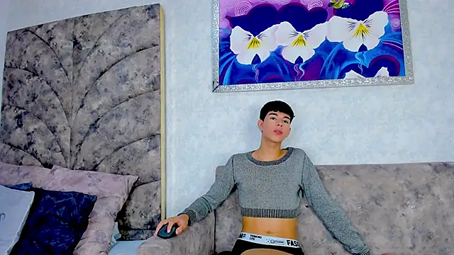 Snapshot of noah_lewiss chatting on February 5, 11:28 am noah lewiss online show from February 5, 11:28 am