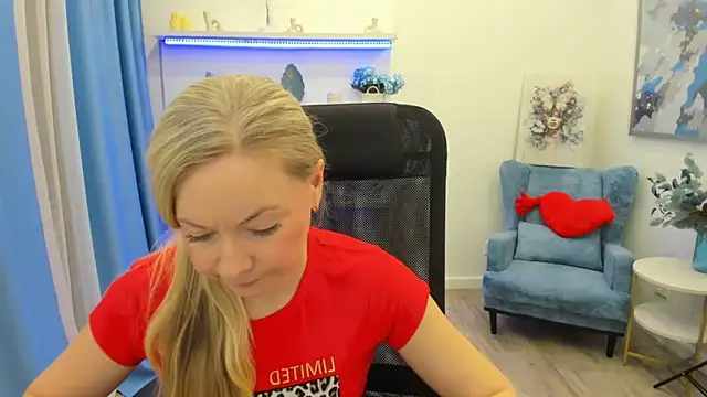 CharlotteKerti online show from March 25, 12:37 pm