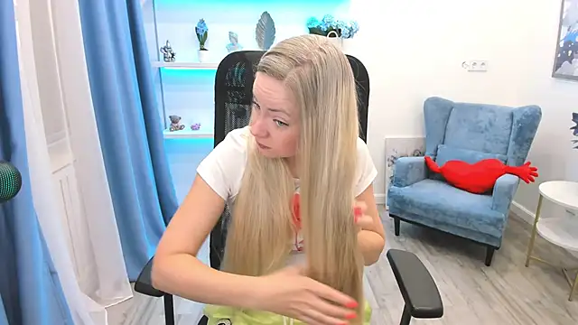 Snapshot of CharlotteKerti chatting on June 30, 11:32 am CharlotteKerti online show from June 30, 11:32 am