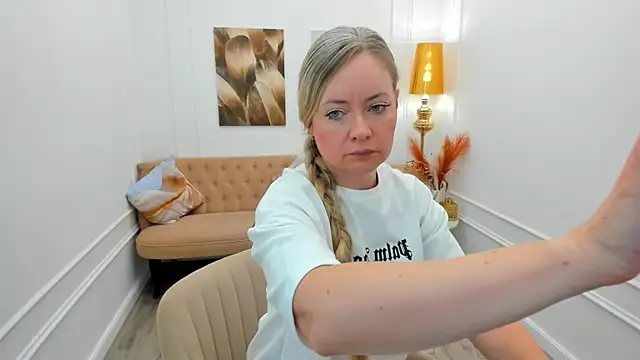 Snapshot of CharlotteKerti chatting on June 19, 12:33 pm CharlotteKerti online show from June 19, 12:33 pm