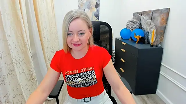 Snapshot of CharlotteKerti chatting on May 31, 6:09 pm CharlotteKerti online show from May 31, 6:09 pm