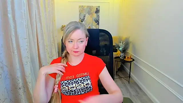 Snapshot of CharlotteKerti chatting on June 3, 2:33 pm CharlotteKerti online show from June 3, 2:33 pm