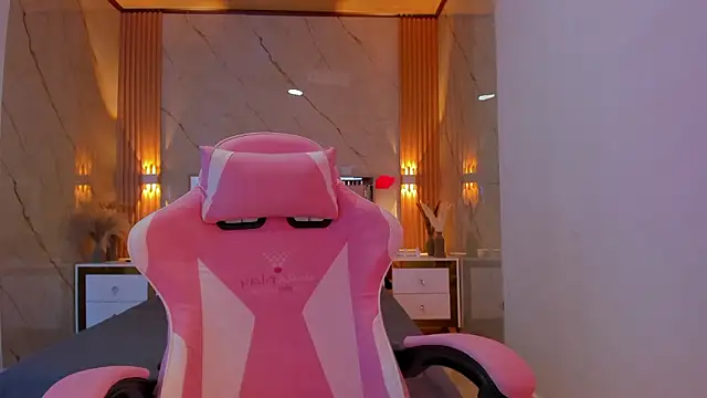 avigail xo online show from February 7, 12:35 pm