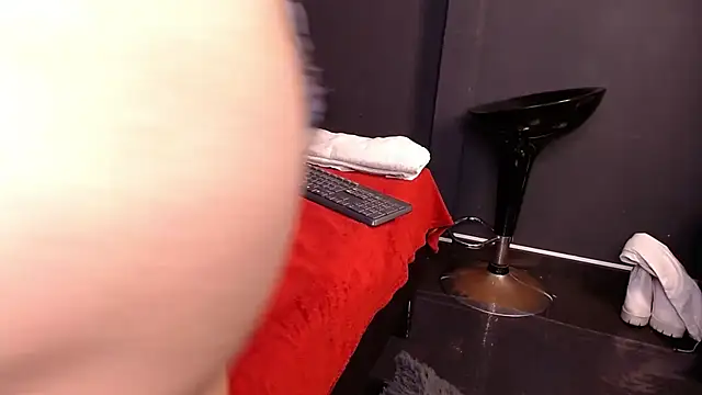 Lia tomson online show from March 6, 4:02 pm