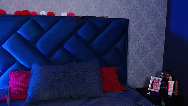 Lia tomson online show from March 13, 7:30 pm