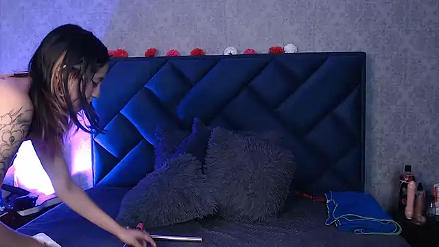 Lia tomson online show from April 10, 6:59 pm