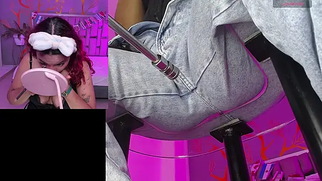 Snapshot of BriannaLux chatting on June 15, 9:36 pm BriannaLux online show from June 15, 9:36 pm