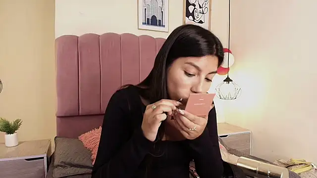 Ateneaaa  online show from April 13, 7:40 pm