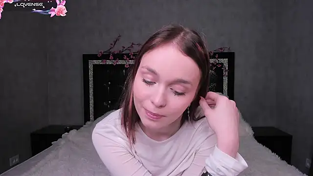 Snapshot of LillianPerry chatting on March 15, 6:15 pm LillianPerry online show from March 15, 6:15 pm