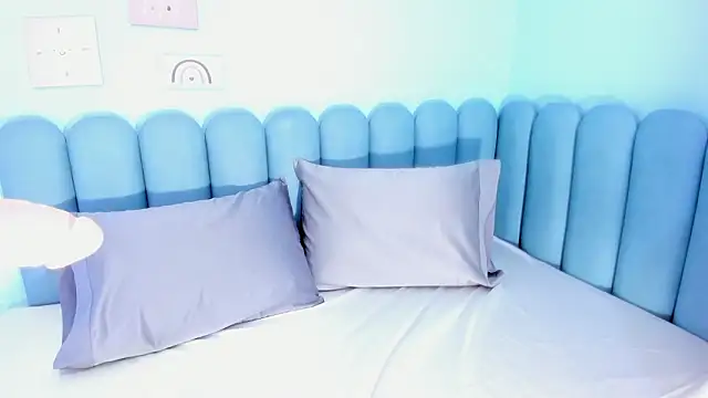 Snapshot of nicolle_boobies chatting on February 6, 8:05 pm nicolle boobies online show from February 6, 8:05 pm