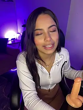 Snapshot of Dulce_pink18 chatting on February 12, 4:29 pm Dulce pink18 online show from February 12, 4:29 pm