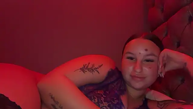 Snapshot of MissSophhh chatting on February 12, 3:28 am MissSophhh online show from February 12, 3:28 am