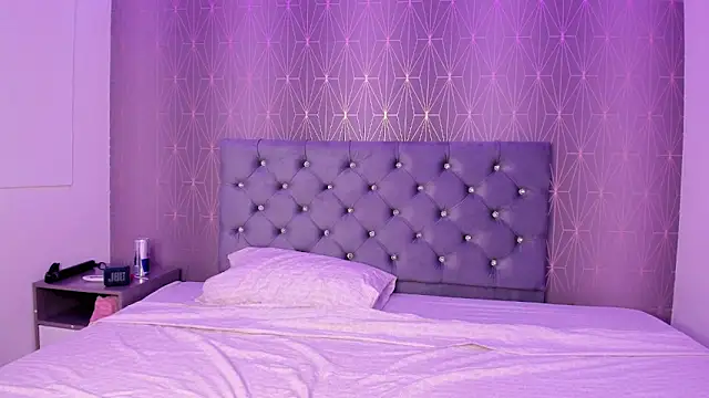 valeriesaint online show from March 24, 10:10 pm