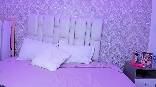 valeriesaint online show from March 25, 10:52 pm