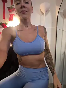 Snapshot of gaby_cartter chatting on February 28, 8:41 pm gaby cartter online show from February 28, 8:41 pm