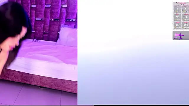 AriHale  online show from March 23, 9:36 pm