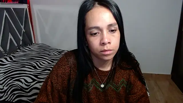 Snapshot of paula_lopez__ chatting on June 19, 9:42 pm paula lopez online show from June 19, 9:42 pm