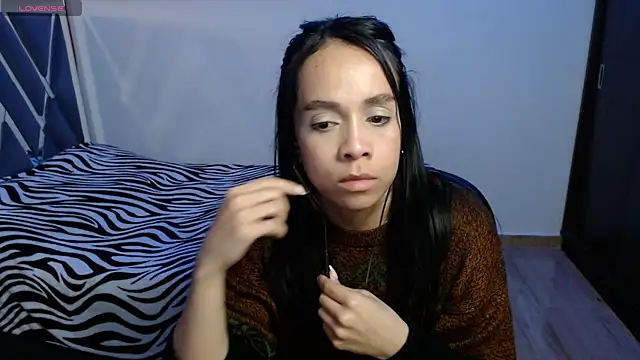 Snapshot of paula_lopez__ chatting on June 18, 6:13 pm paula lopez online show from June 18, 6:13 pm