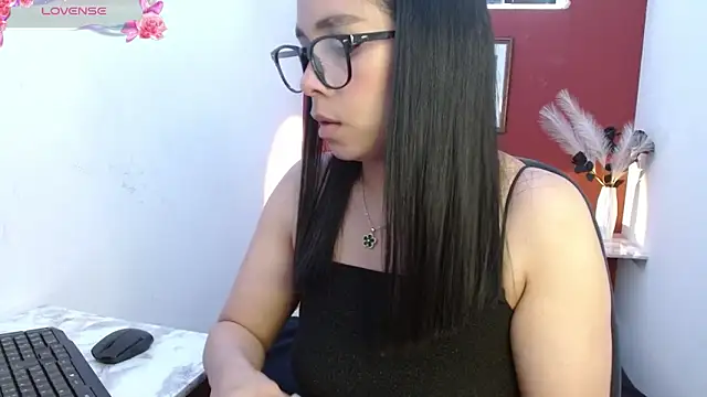 Snapshot of paula_lopez__ chatting on February 27, 4:29 pm paula lopez online show from February 27, 4:29 pm